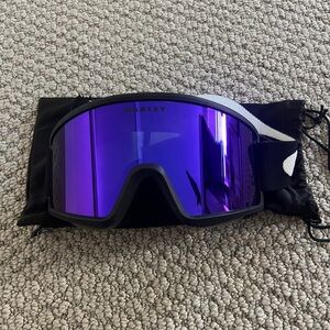 Oakley OO7121 Target Line M Snow Goggles with Purple Lens